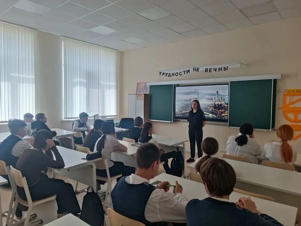🗣️Профилактические беседы перед летними каникулами  🗓️19 мая 2026 года в МБОУ СОШ № 17 г. Азова для 