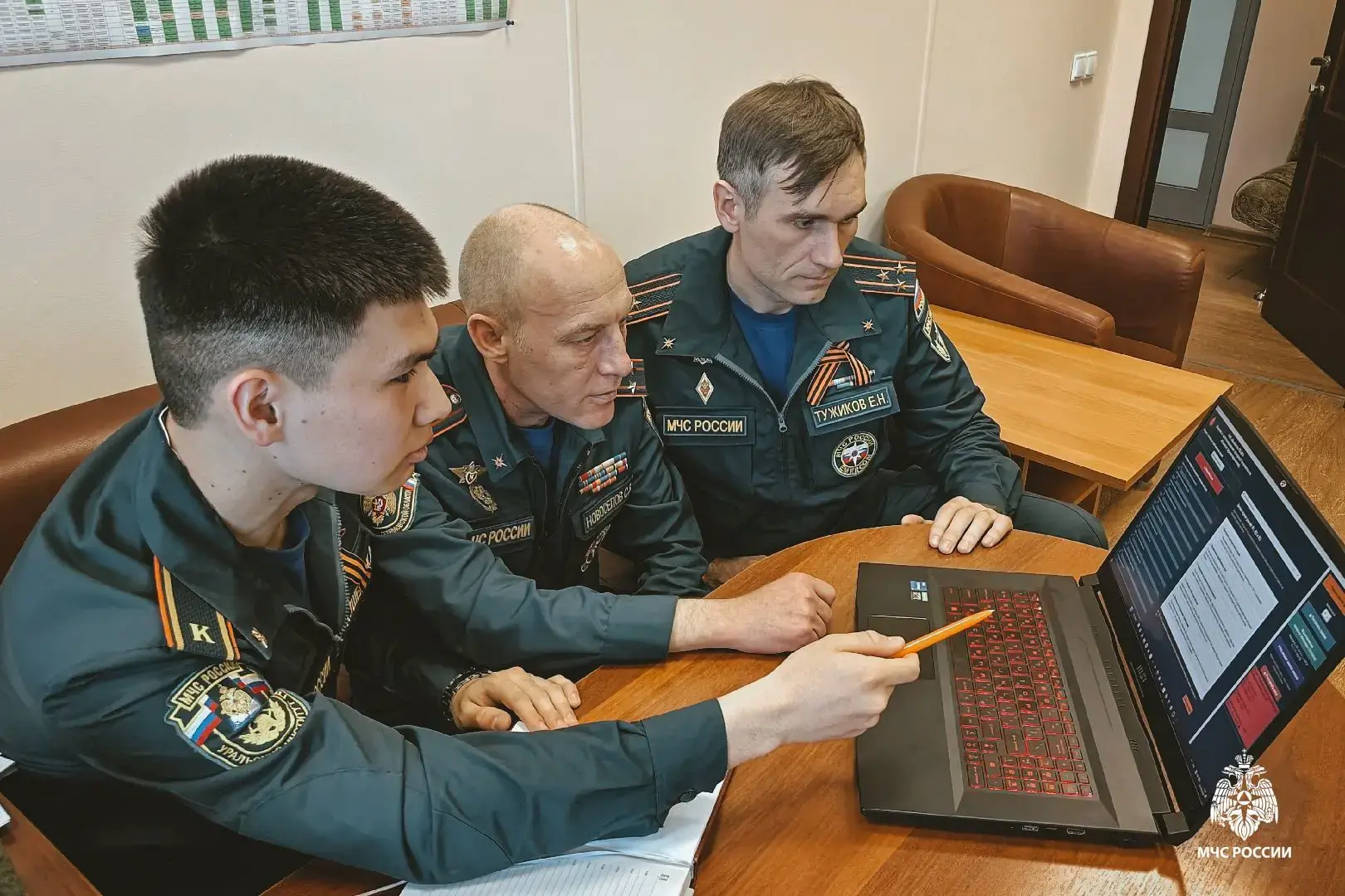 📲Инновации на службе безопасности: специалисты Главка оценили цифровые разработки курсантов  В Главн