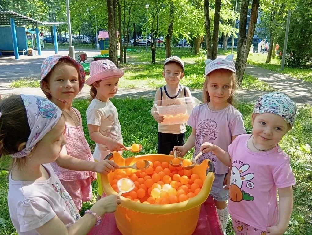 💦 «Летние игры с водой» — любимое развлечение наших дошколят!

В жаркие дни нет ничего лучше, чем п