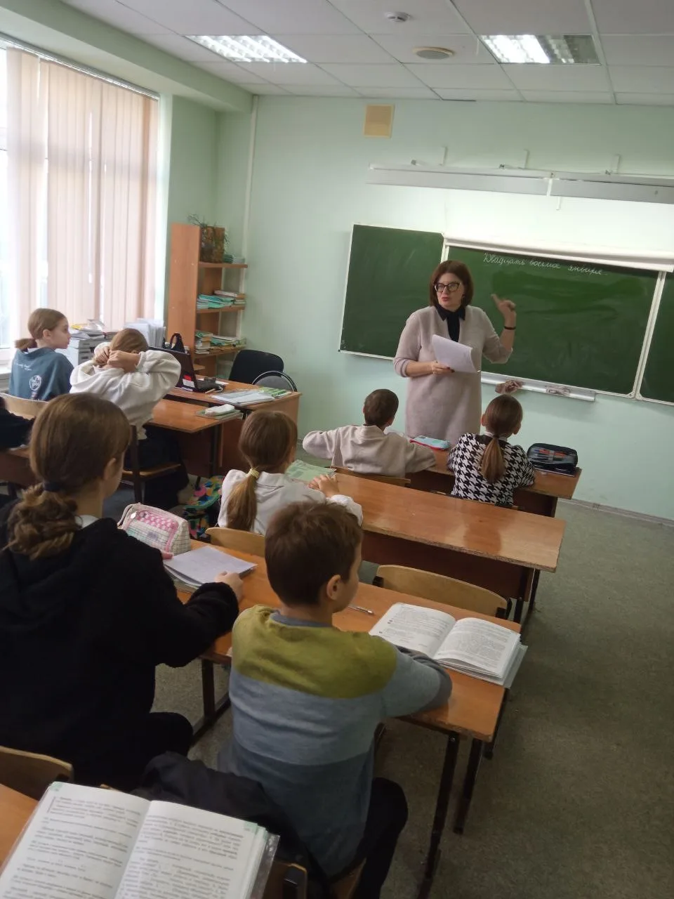 28.02.26 в 5" Е" прошёл урок обобщающего повторения по теме "Лексика" (учитель Останина С. В.). Учащ