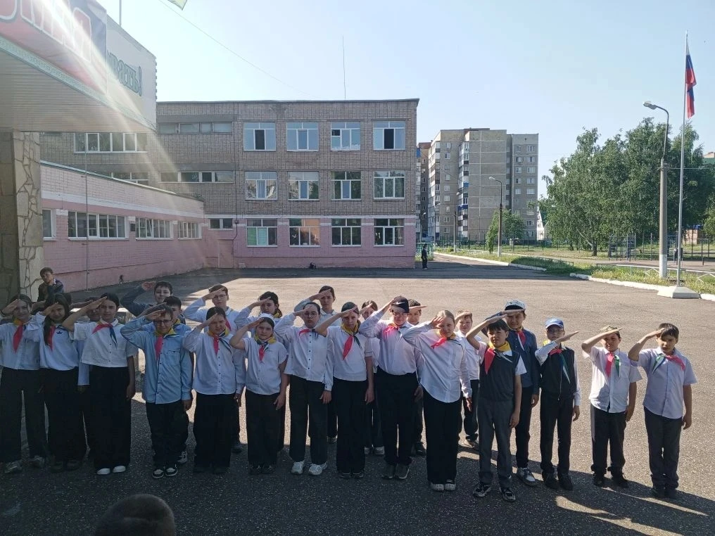 20.05 во дворе #наша3гимназия состоялся квест "Сила в единстве",  посвящённый Дню детских общественн