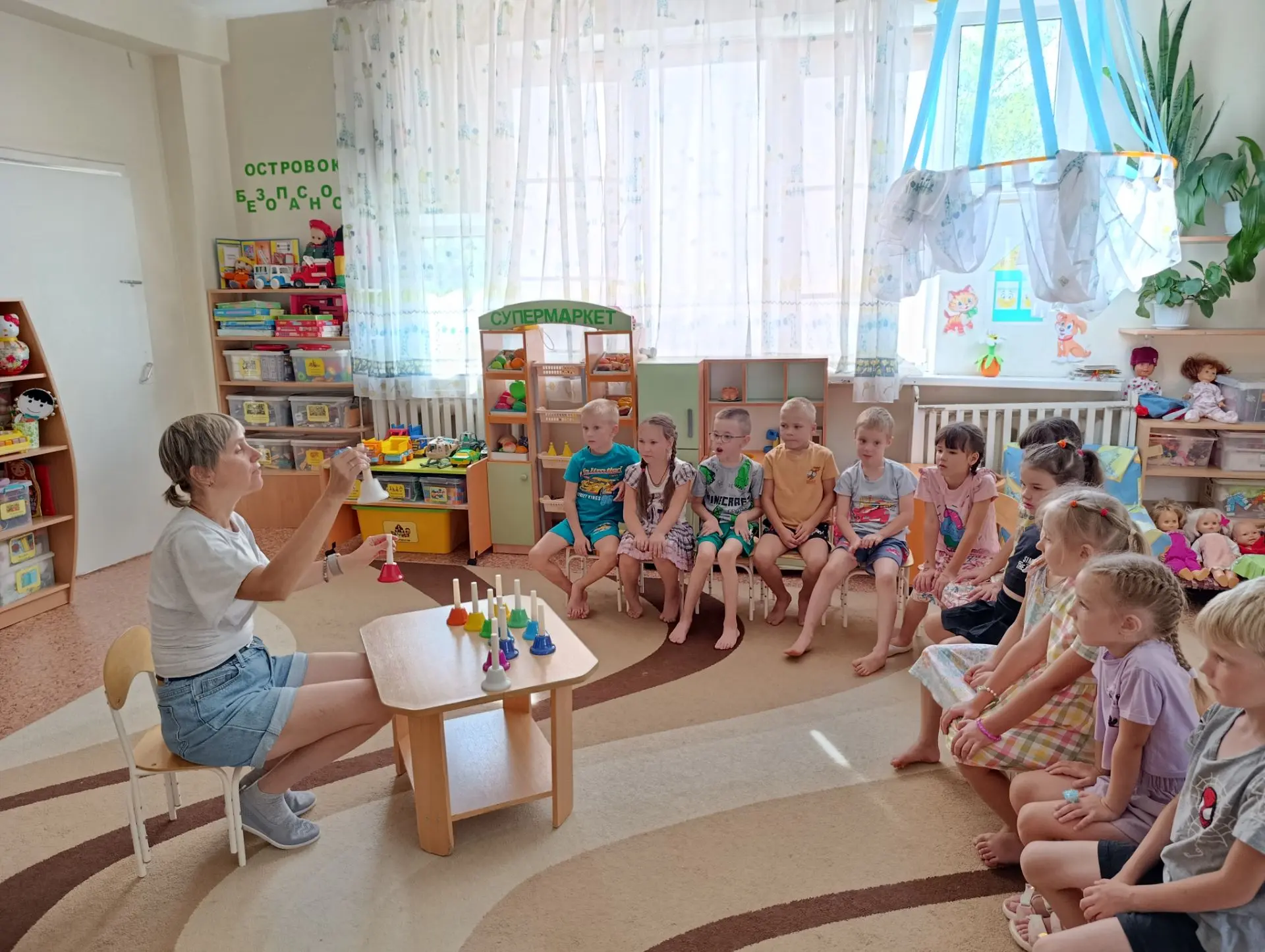 26 августа празднуется день колокольчика. Для нашего учреждения это особенный день, так...