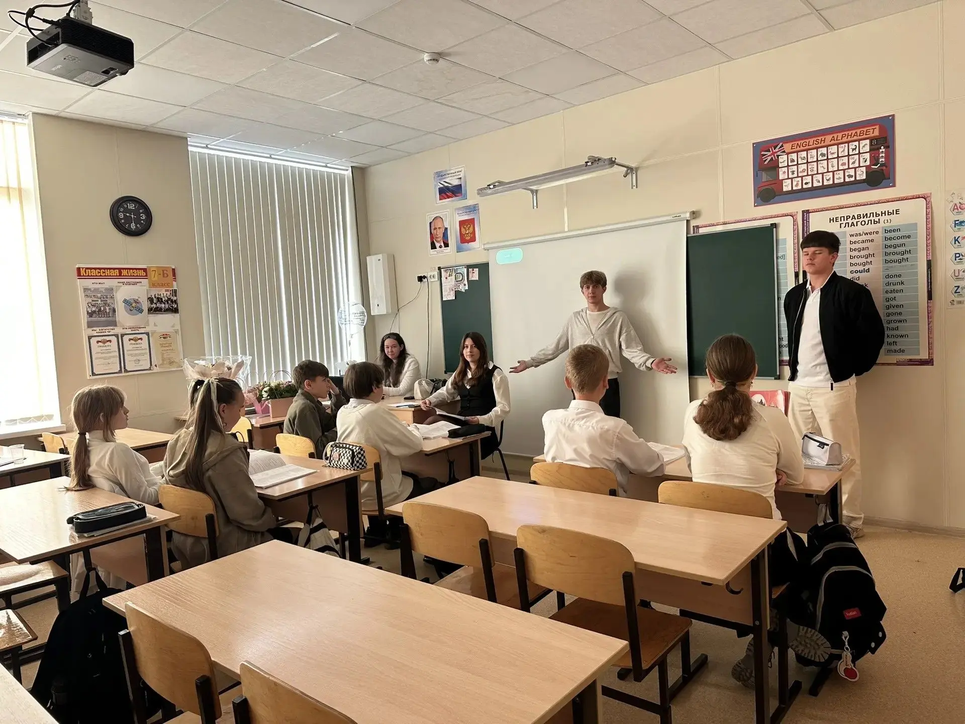 🎓 День самоуправления: один день — и целая профессия! 💛Сегодня в школе всё было «наоб...