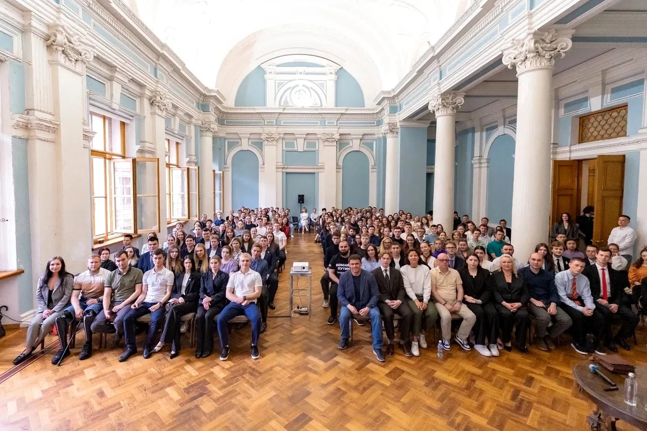 🚀 В Петербурге стартовал третий сезон проекта «Лидеры Петербурга»

Торжественное открытие прошло во
