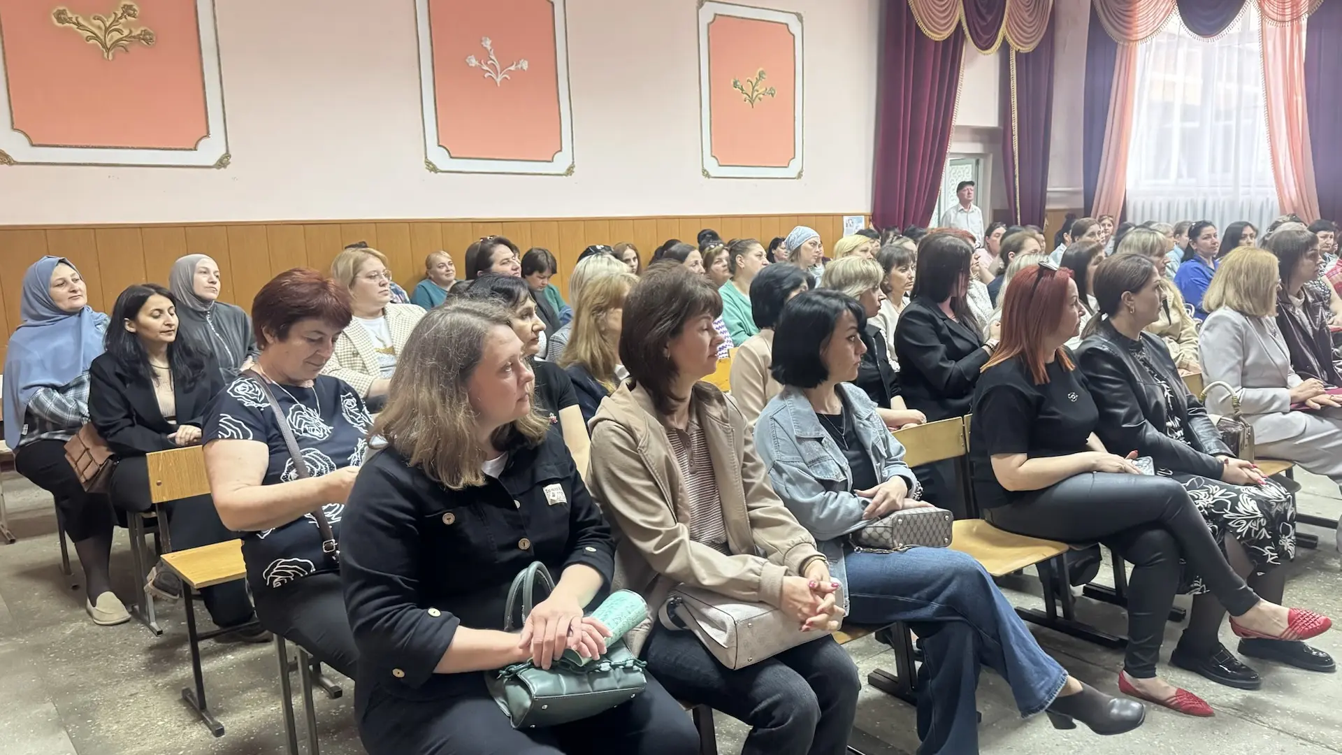 Сегодня в МОУ «СОШ 1» состоялось общешкольное родительское собрание «От успехов в школе...