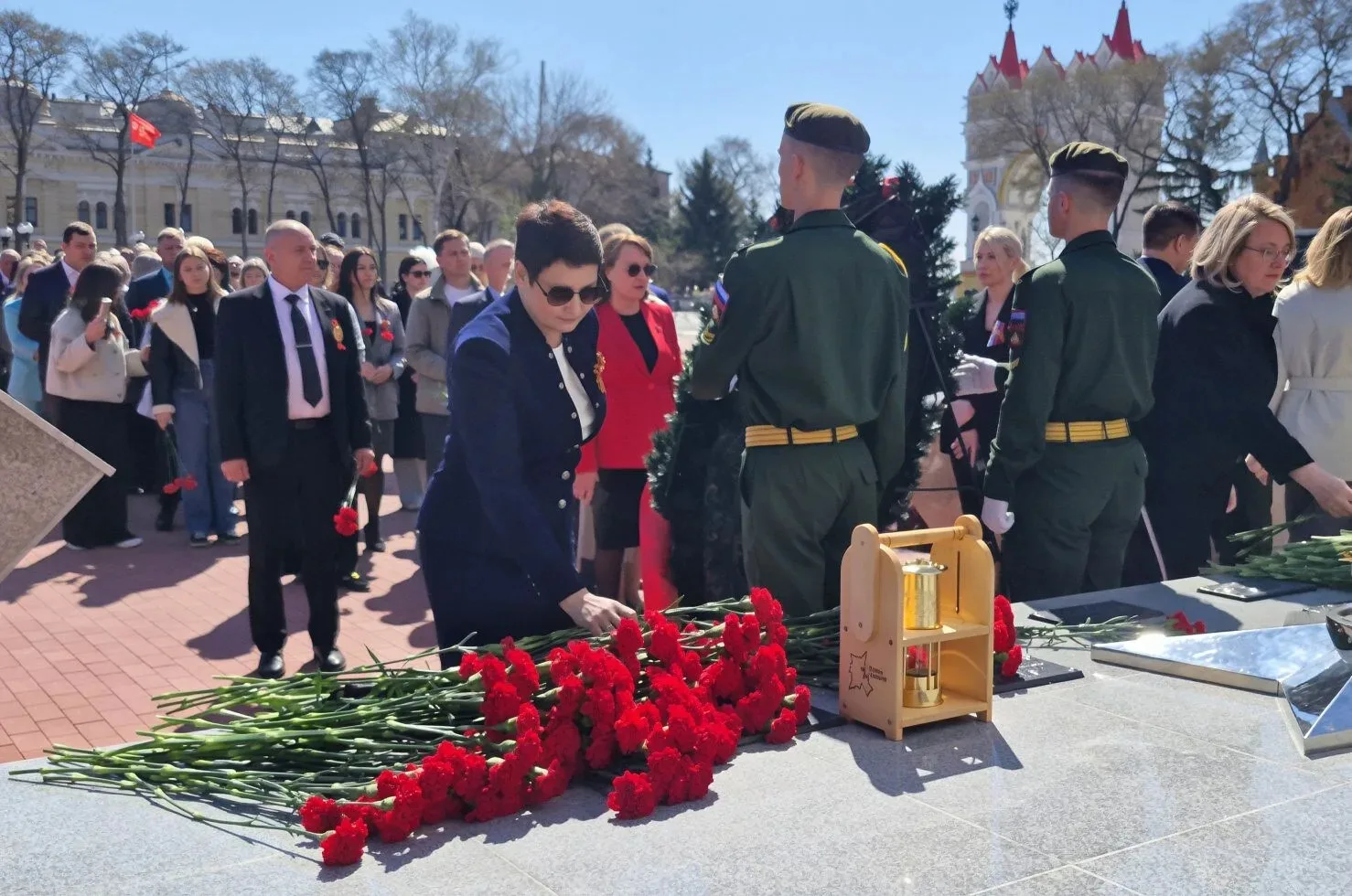 🌹Память, объединяющая поколения: сегодня состоялось церемония возложения цветов к памятнику воинам-а