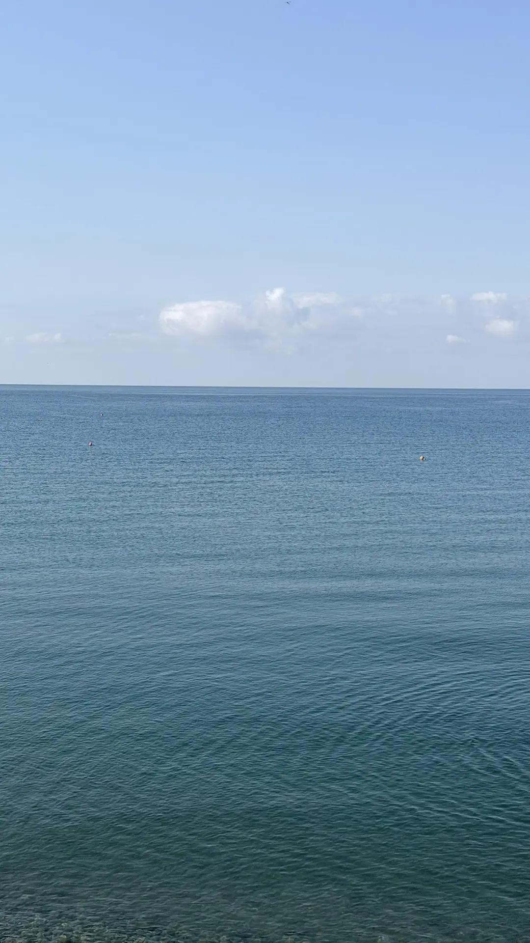 🌊🏖️Утреннее море — особенное. Тихое, зеркальное, дышащее прохладой.