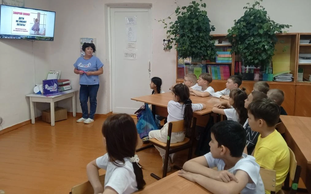 В рамках международного дня защиты детей проведена акция "Дети не летают".

#МОУСОШсЗаречное #Детине