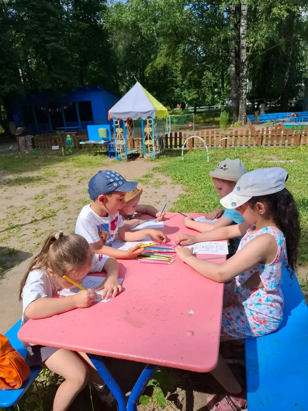 ☀️В 32 группе  прошло важное занятие по основам безопасности в летний период 🕶️⛱️🧴, которое провел