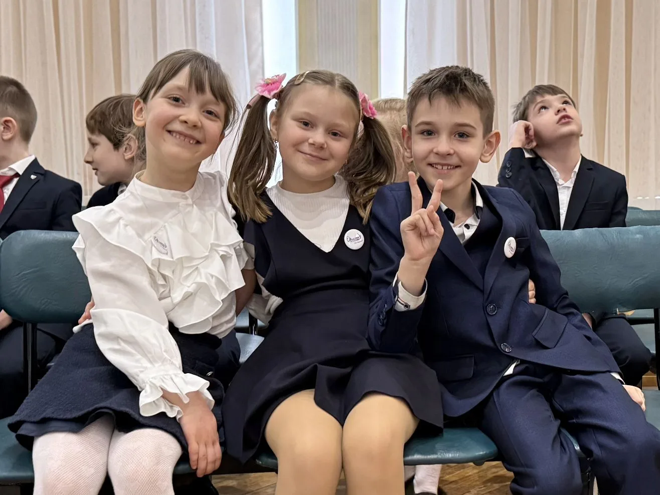 🦅 ПОСВЯЩЕНИЕ В ОРЛЯТА! 🇷🇺    В нашей гимназии прошло торжественное посвящение ребят в движение “Орля