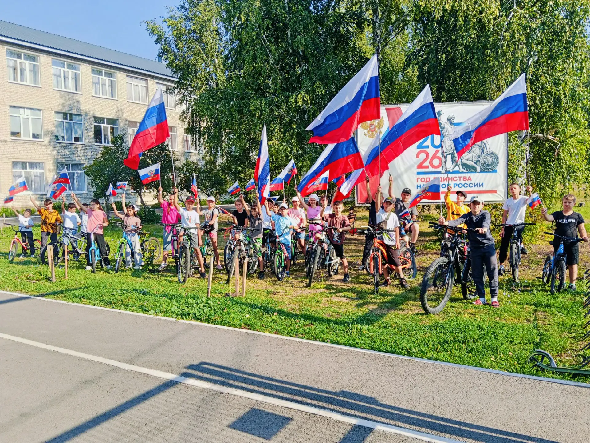 В преддверии одного из главных государственных праздников — Дня Государственного флага ...