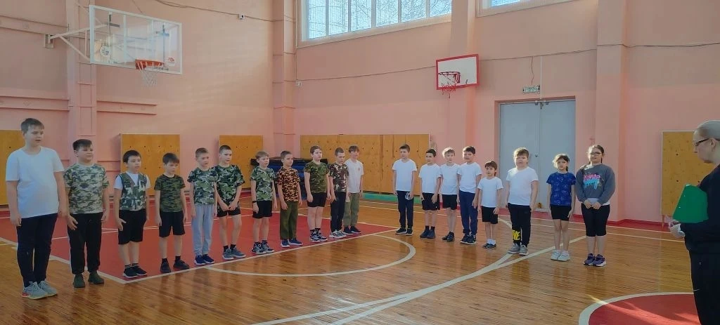Команды на старте, заряжены на победу! Начинаем игру-перестрелку! 🔥💥 Удачи, ребята! Пусть победит си