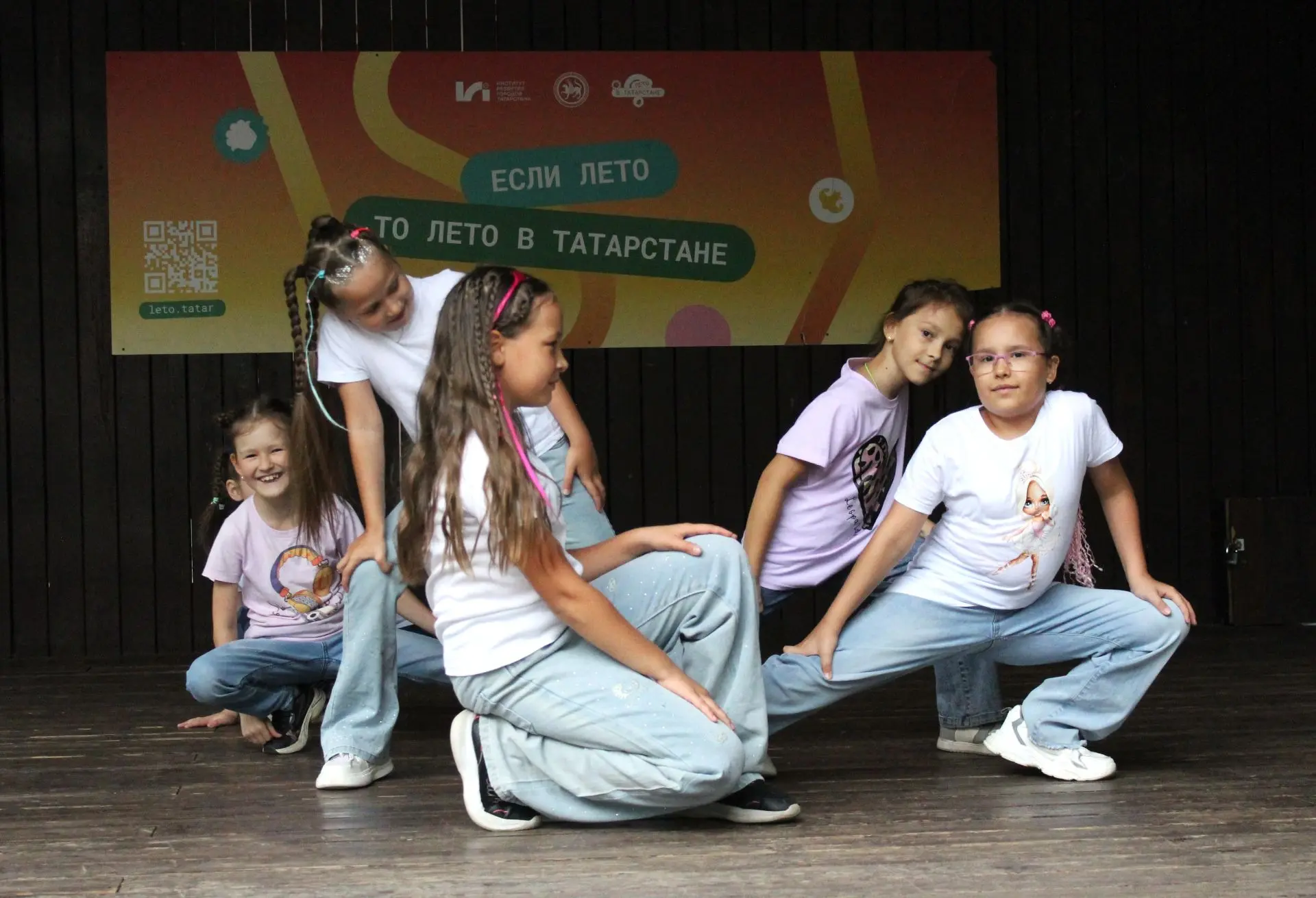 🎉💛 ❤️ Участники творческого объединения «Краски мира» вместе с руководительницей Лили...