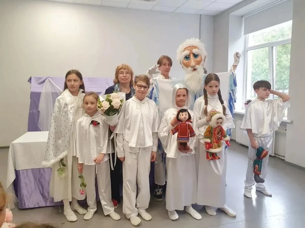 31 мая в Детской библиотеке 31 кукольный театр - студия "Превращение" показал спектакль...