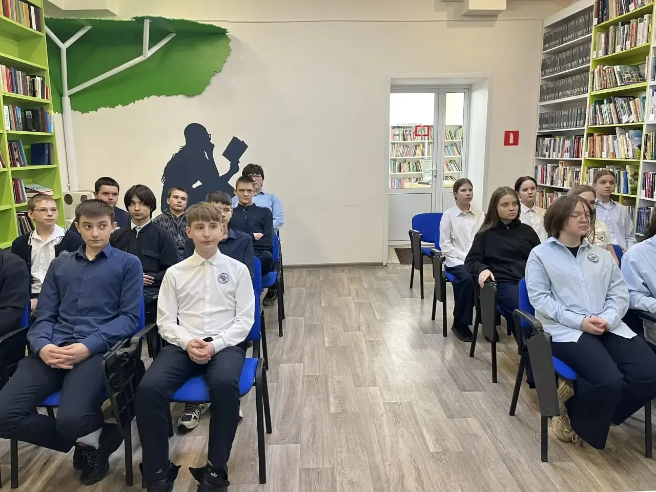 ✨Ученики 8 «Б» класса посетили мероприятие «Литературные страницы» в Центральной городской библиотек