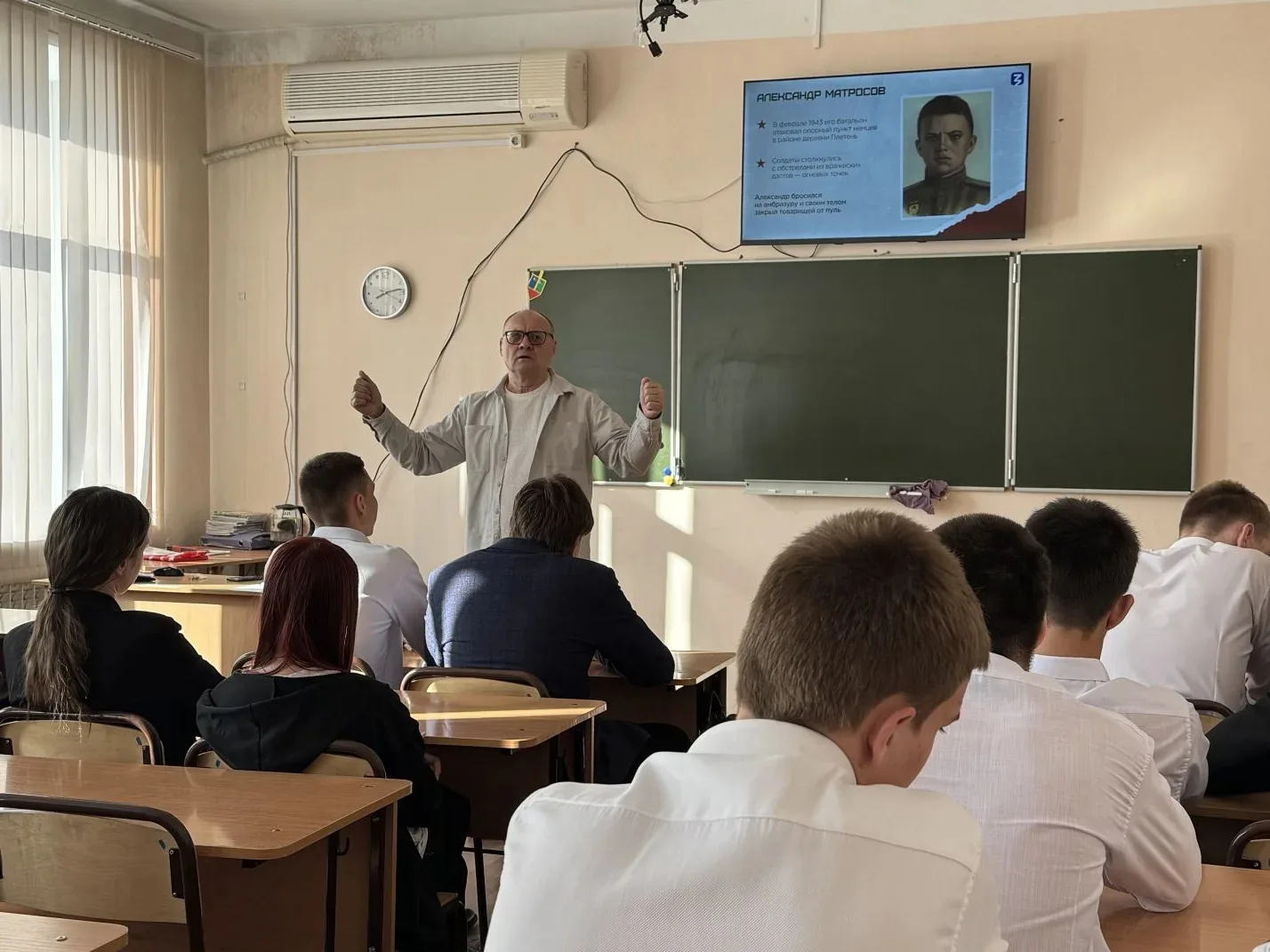 Помнить — значит знать   В преддверии 9 Мая в нашем лицее прошли особенные встречи. В гости к ученик
