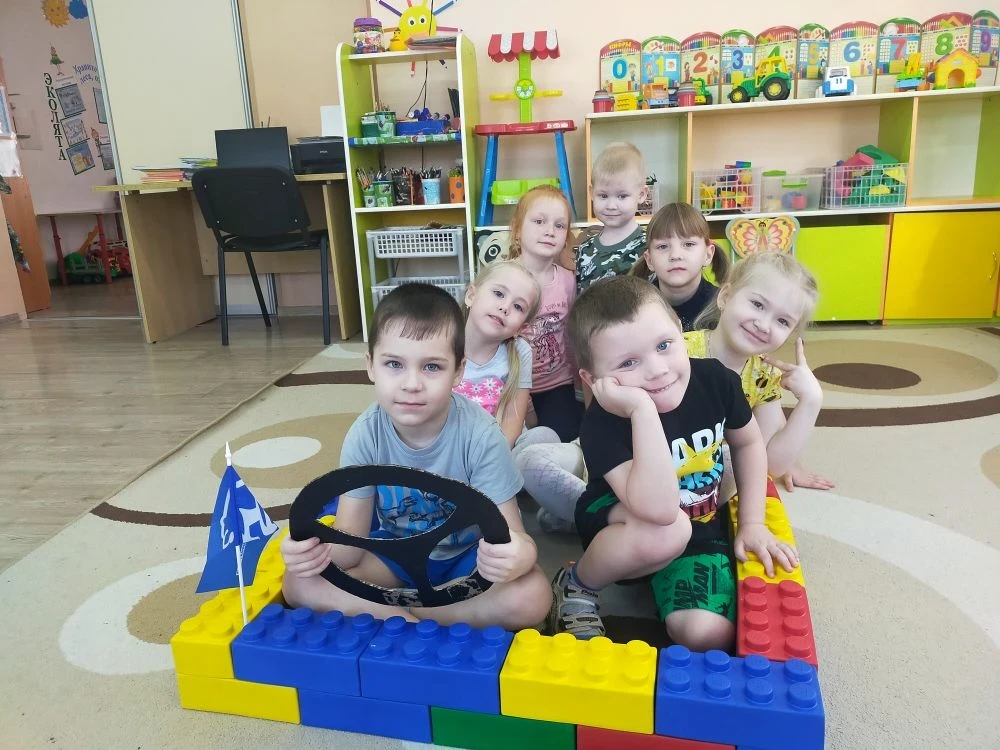 Игра имеет большое значение для развития воображения ребенка. Дети берут на себя роль в...