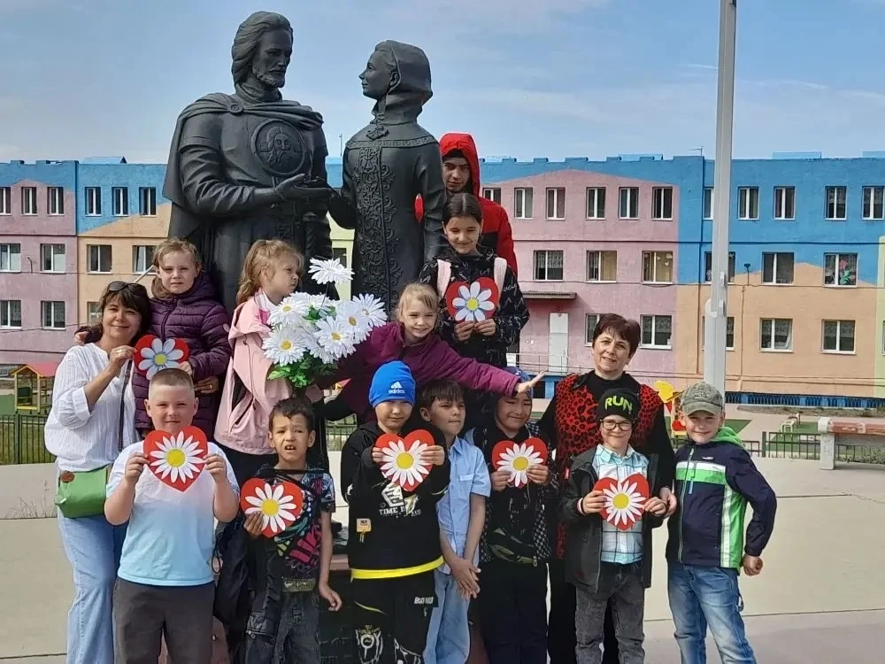 💖 Семья — это самое главное: празднуем День семьи, любви и верности в лагере «Радуга»! 🌸✨

Сегодня