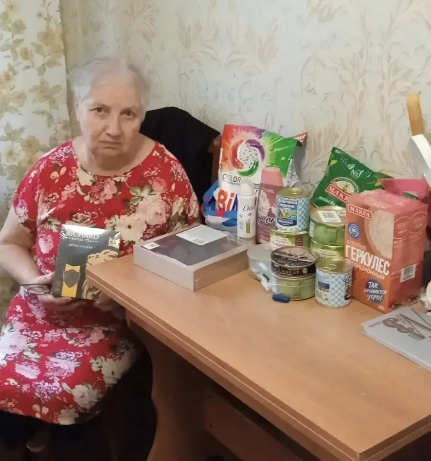 Три звонка на горячую линию фонда

— Здравствуйте, а вы правда помогаете пожилым? 
Каждый день мы пр