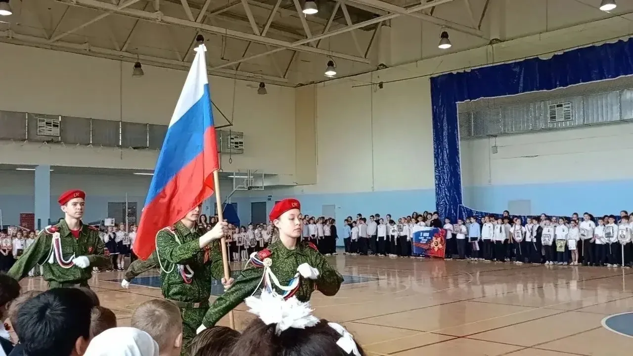 🪖«Бессмертный полк» — живая связь поколений.  🇷🇺В преддверии великого праздника — Дня Победы — в 3‑м