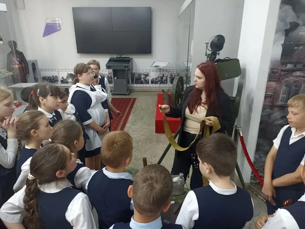 🇷🇺 Помнить, чтобы жить: урок мужества для 4 «В»  Учащиеся 4 «В» класса МБОУ СОШ 20 посетили тематиче