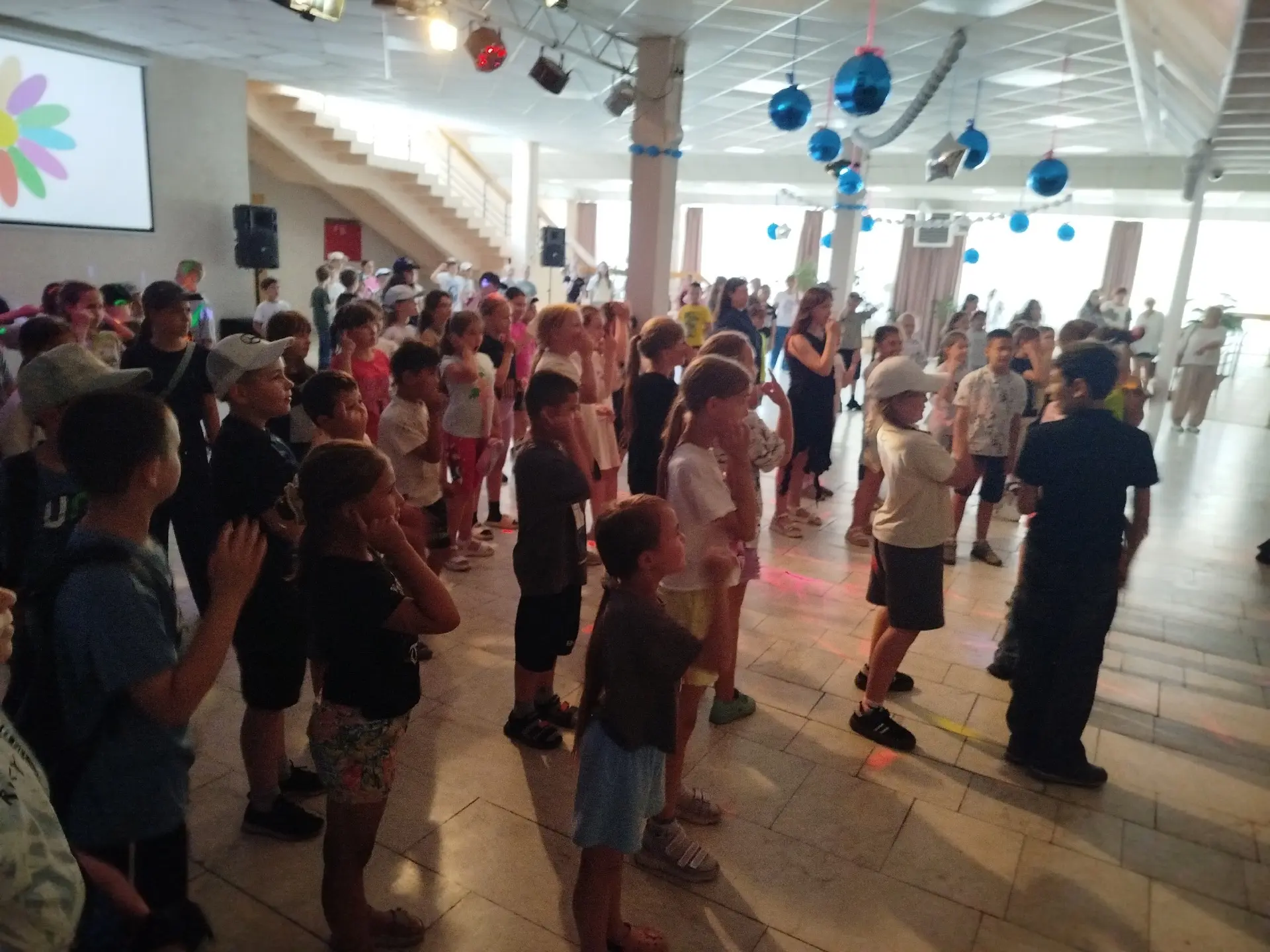 Лагерь «Радуга»: Танцевальный ураган в ДДК! 💃🕺🎶

16 июня 2026 года выдался самым зажигательным дн