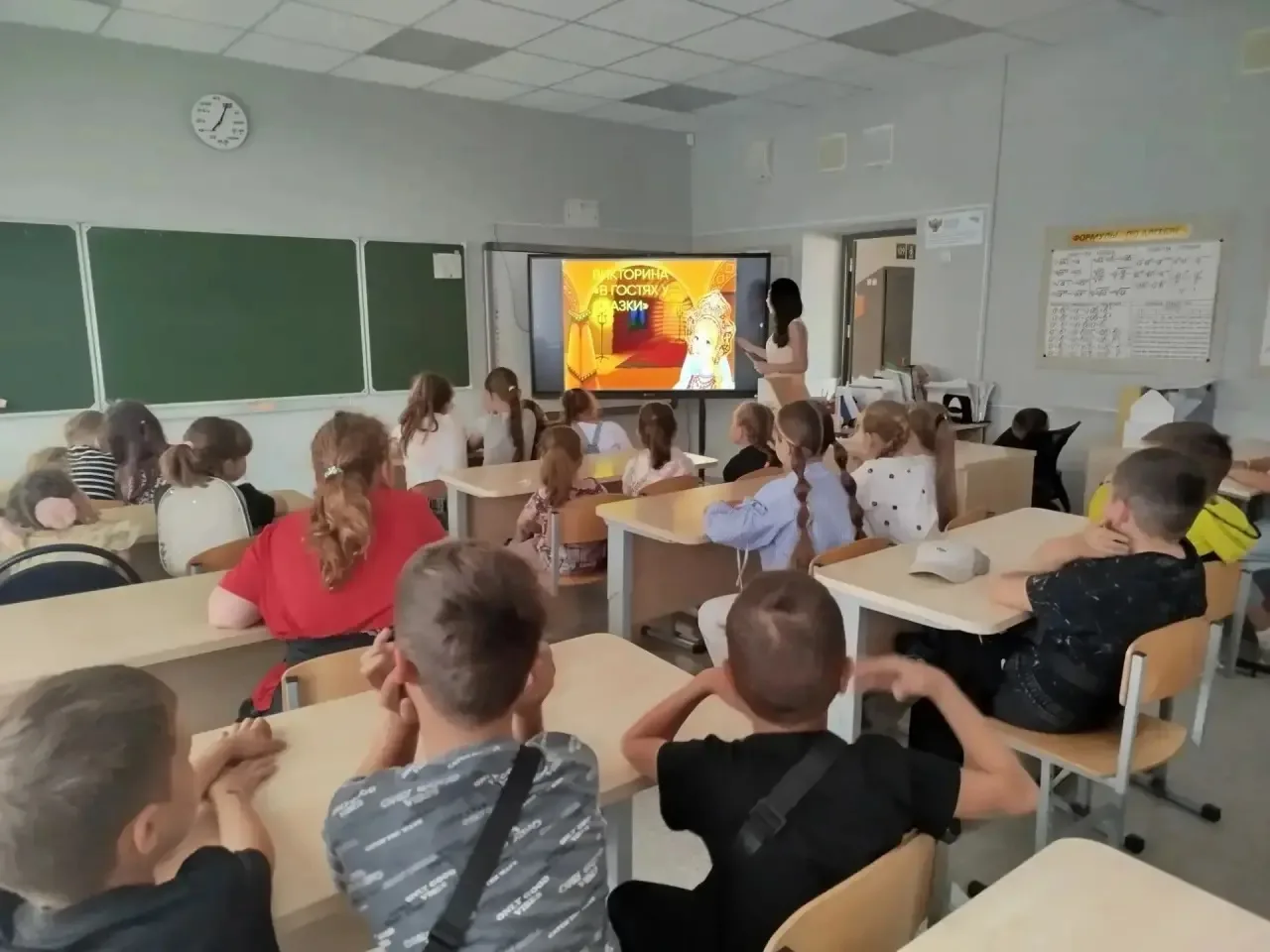 📍 Девятнадцатый день в лагере, посвящённый волшебному миру сказок, прошёл насыщенно и весело. 
День