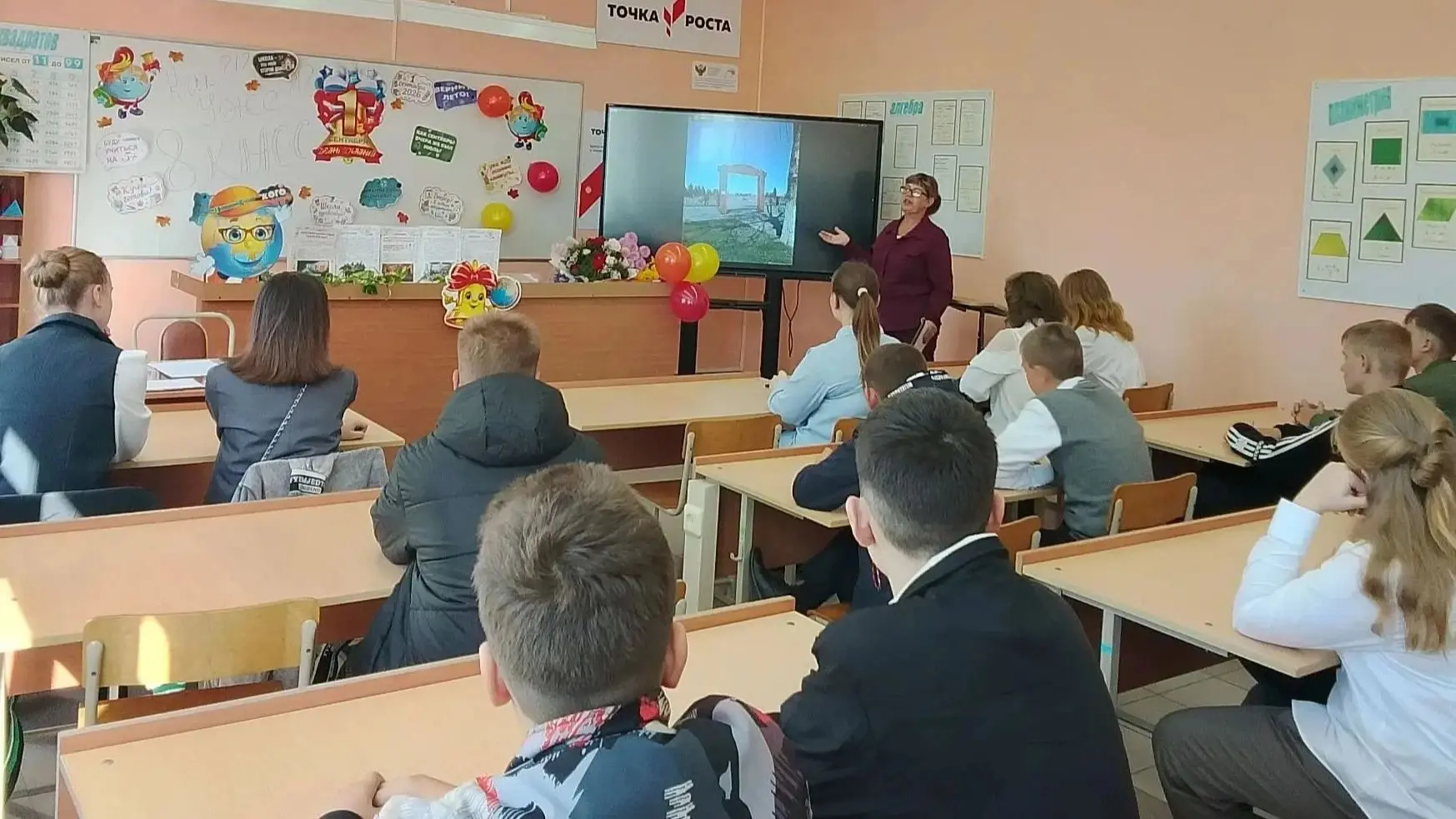 1-го сентября библиотекарь Северной модельной библиотеки М.А. Шмыкова провела для учащи...