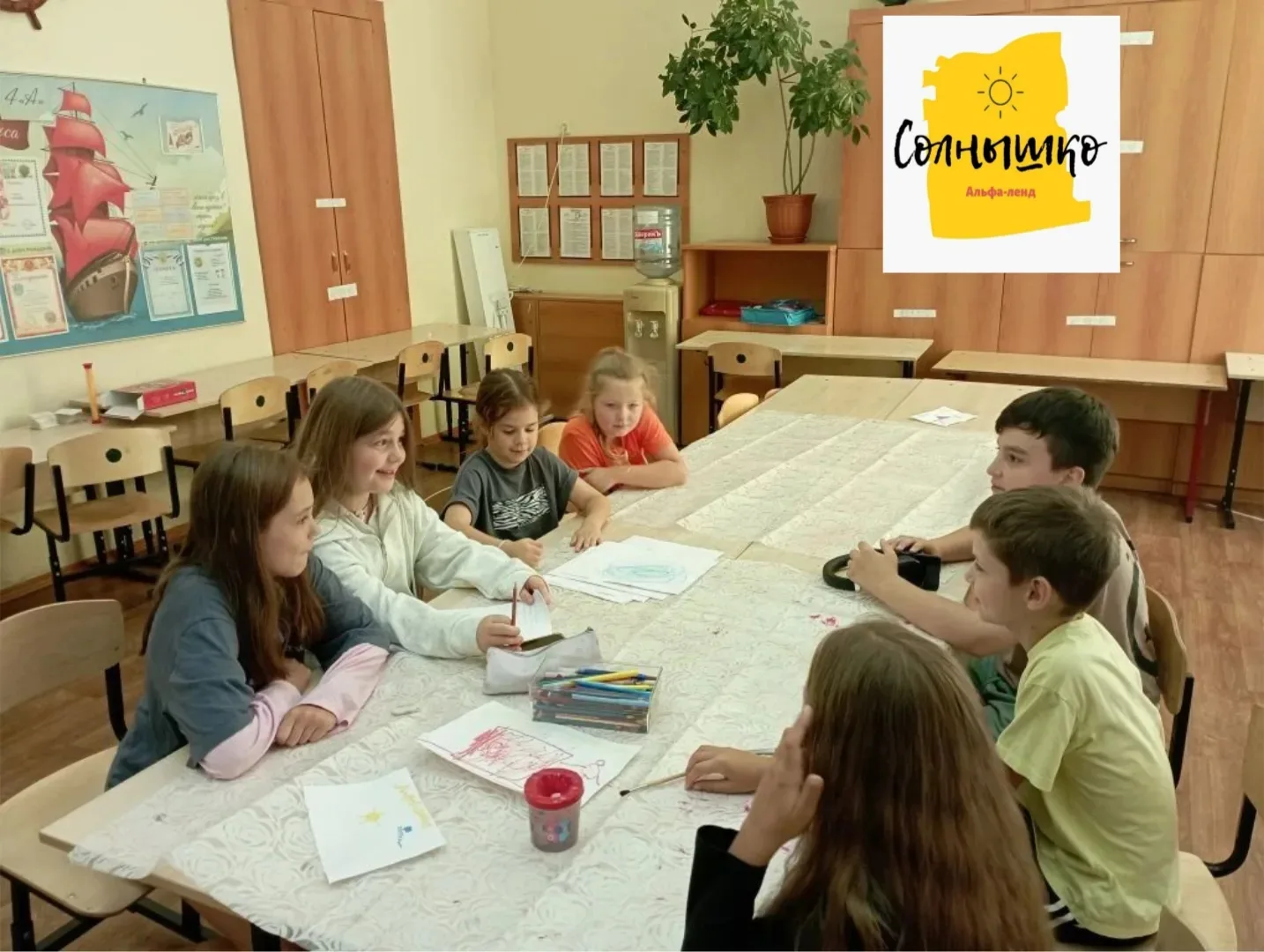День, наполненный гордостью и творчеством! ☀️
В пришкольном лагере «Солнышко» каждый день — это ново