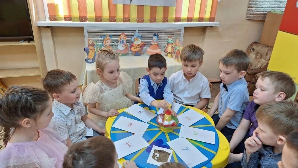 Всем знакома игра "Что? Где? Когда?"🤔
В старшей группе №3 «Улыбка» нашего детского сада прошла инте