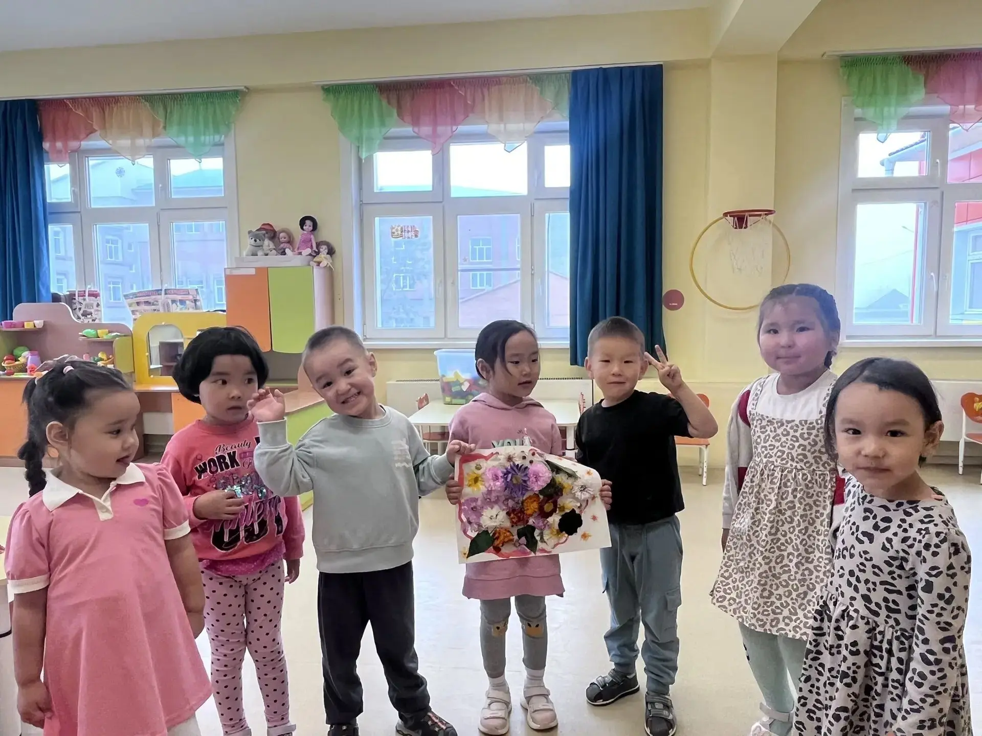 🌺 «Лето уходит, но остается в наших ладошках».