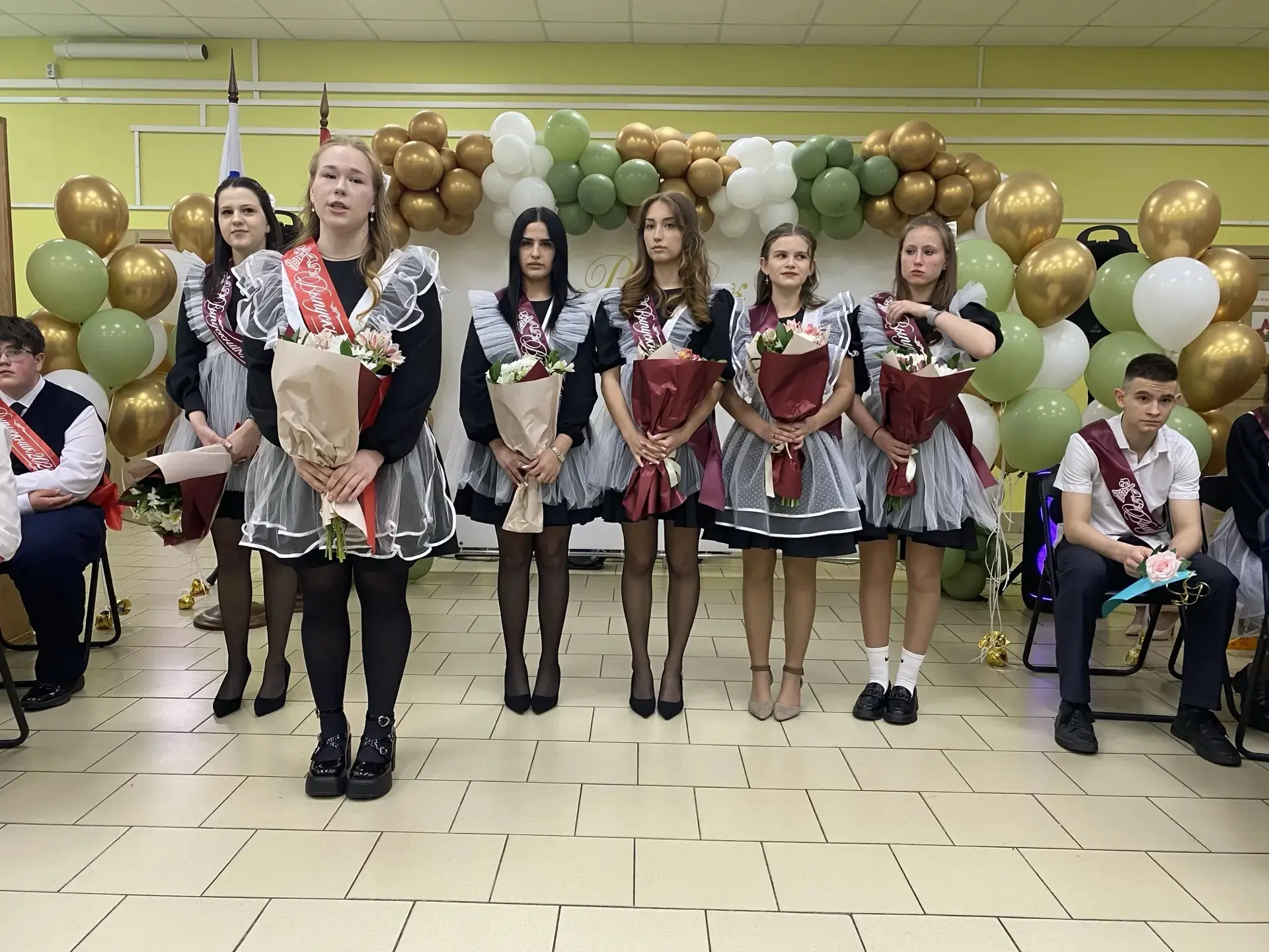 Это было красиво. Как вчера прошёл наш «Последний звонок» 🎓💔