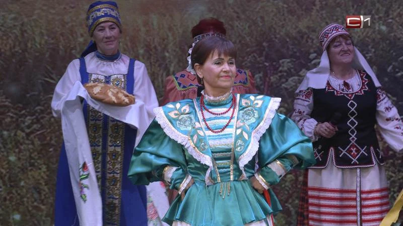 Молодые духом: самые активные бабушки и дедушки выступили на сцене Белого Яра