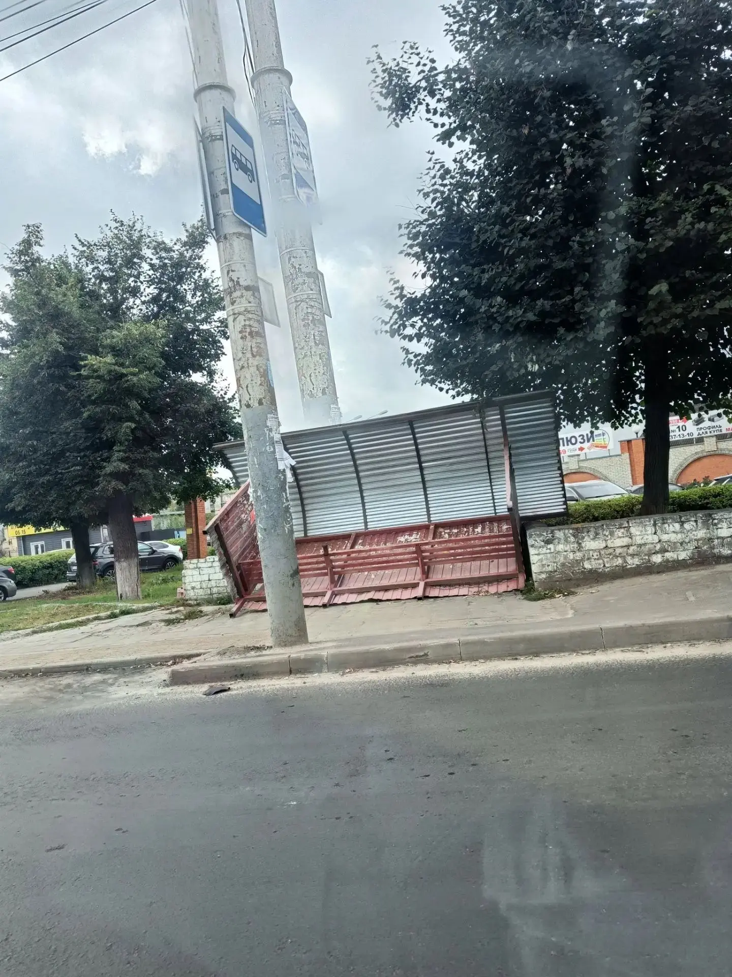 📣 Брянск, ау! Две остановки на Стальзаводе уже который день отдыхают лёжа.