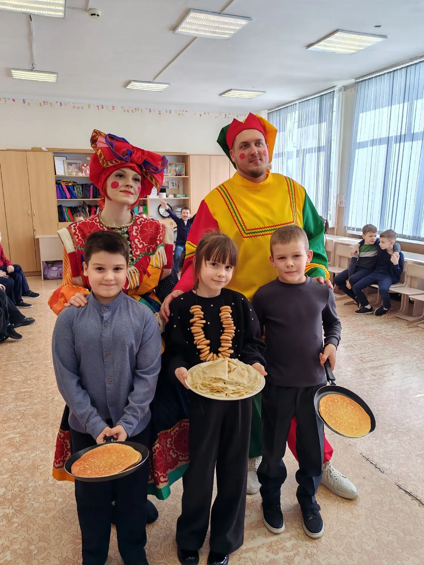 🥞Как мы праздновали Масленицу в классе!🥞  2б  класс с размахом отметил Масленицу — яркий, весёлый и 