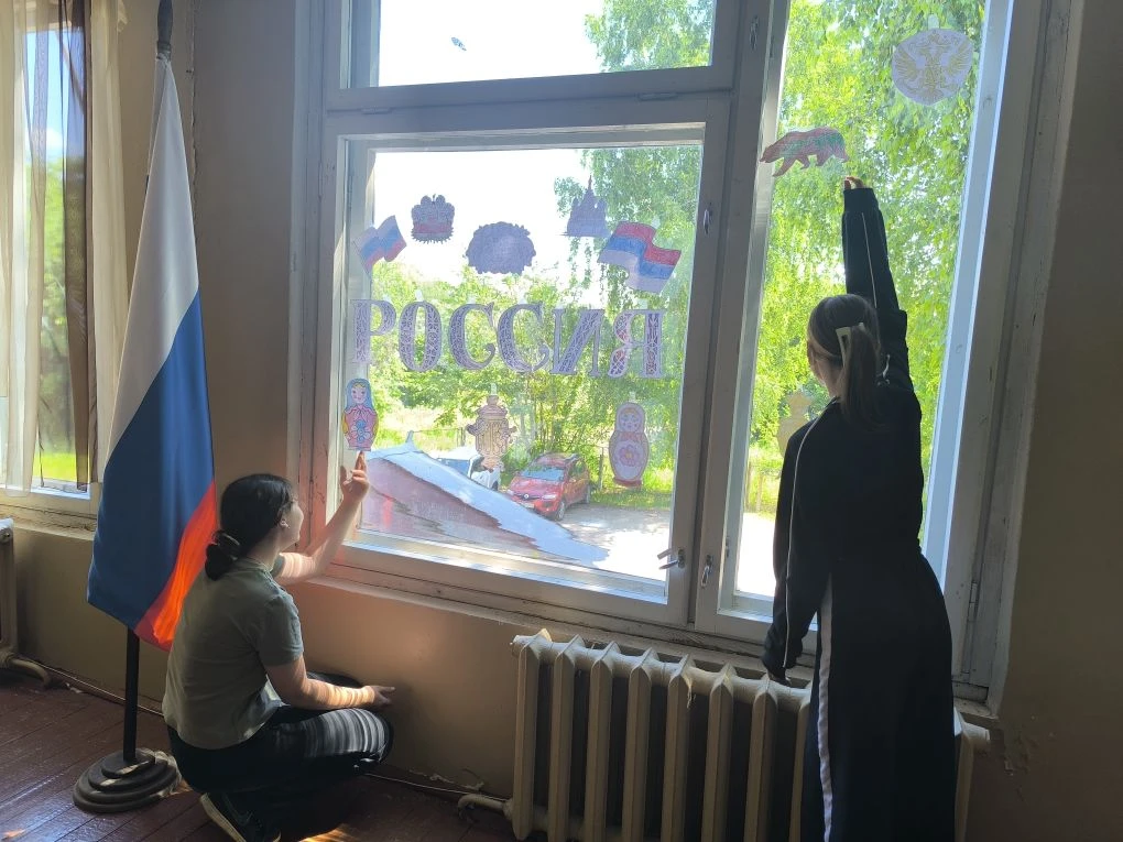 Ребята школьного лагеря  участвуют во Всероссийской акции #ОкнаРоссии от #Росмолодежь , приуроченной