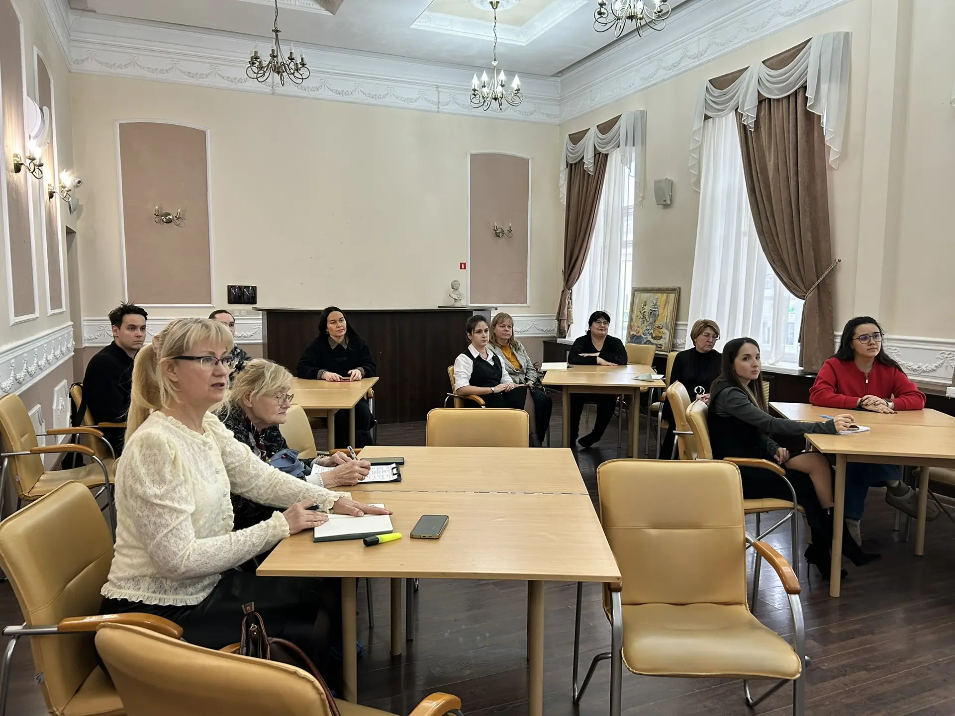 «Разговоры о важном» в помощь учителю. Спикер-Елена Владимировна Бачева, отличник народ...