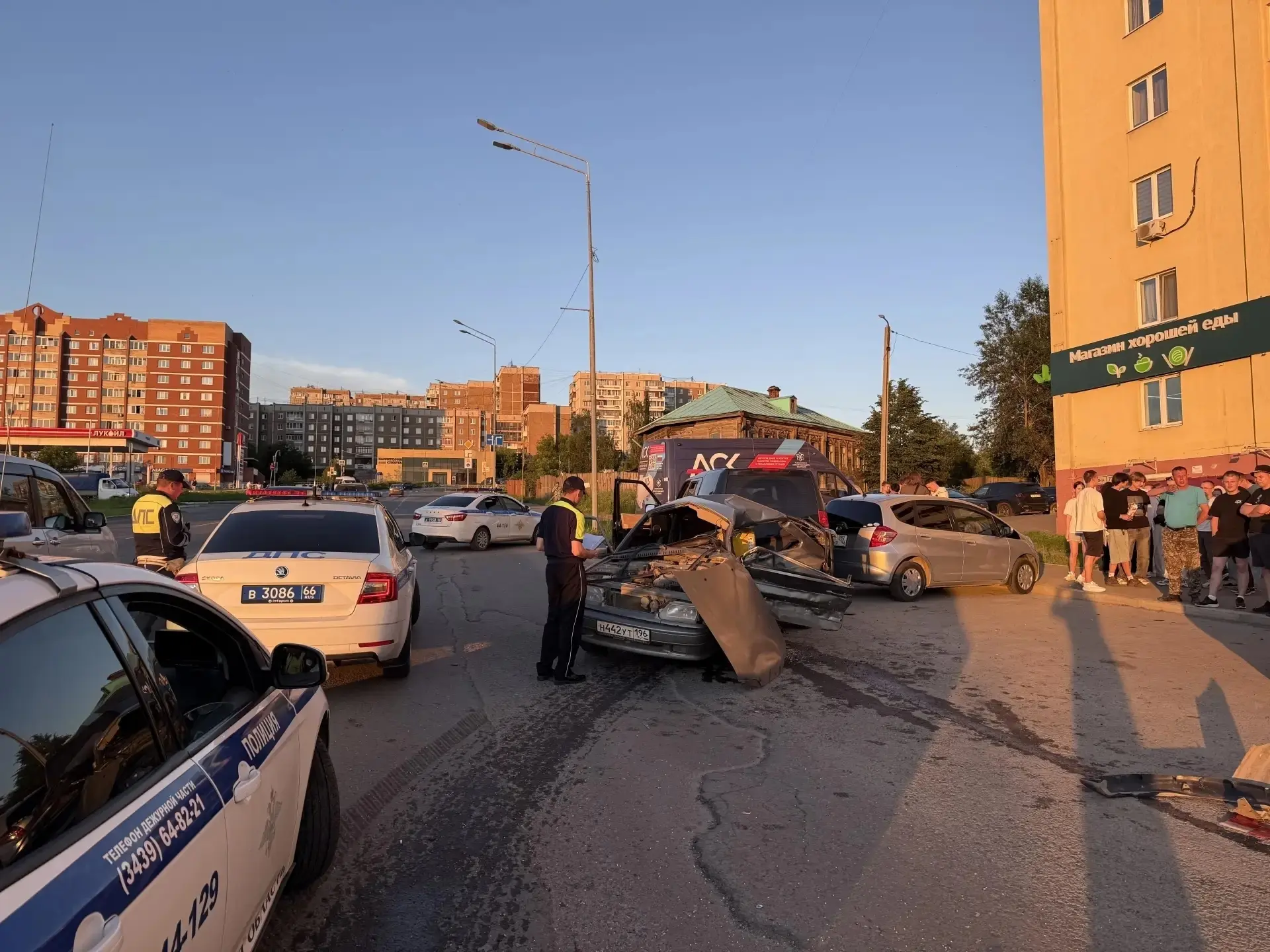 🚔🚨❗Автоинспекторы работают на месте ДТП в Первоуральске, которое спровоцировал нетрезвый водитель
