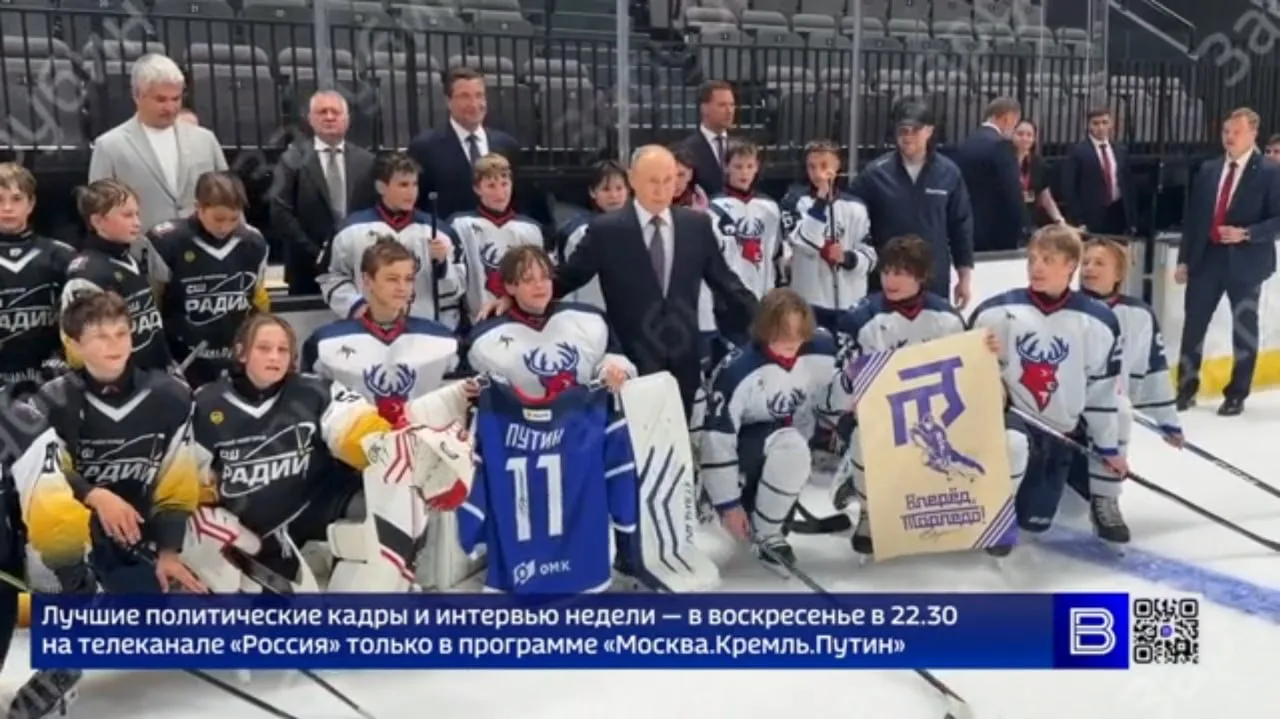 Знаю мужчину в светлом костюме!)