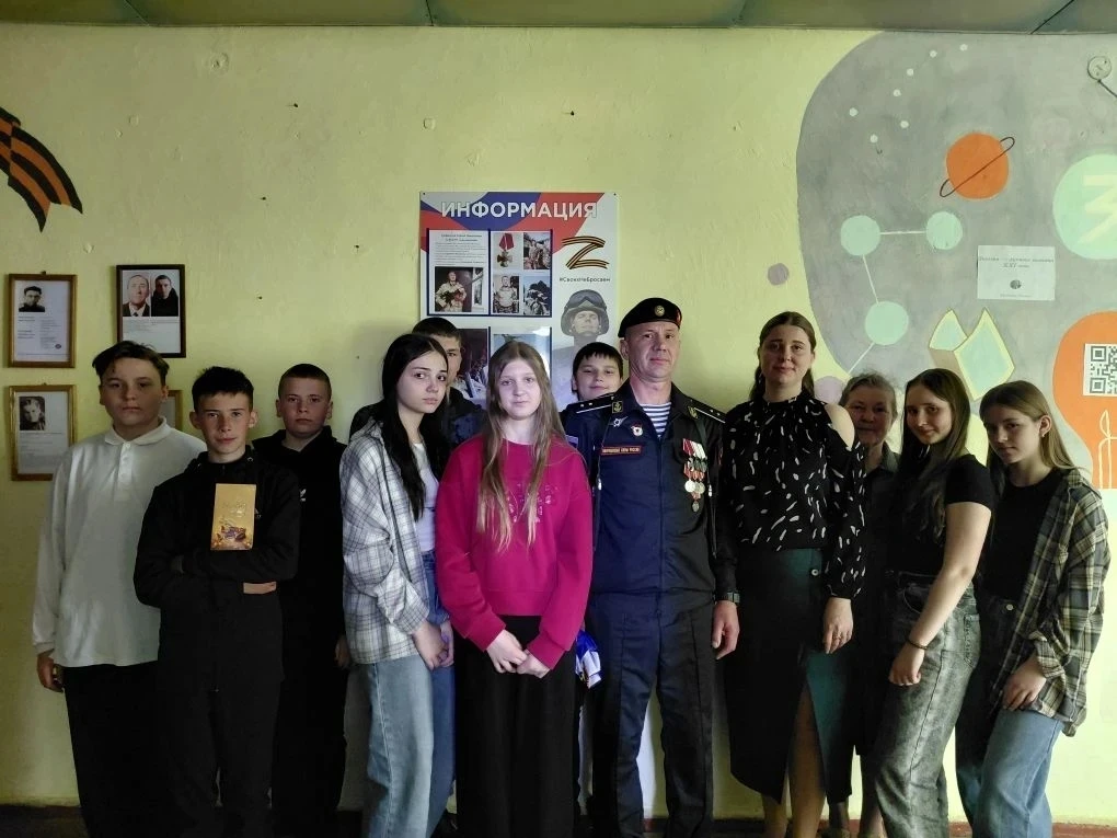 Обучающиеся 7 класса ГБОУ ХО "Громовская школа Новотроицкогорайона" тепло встречали дол...