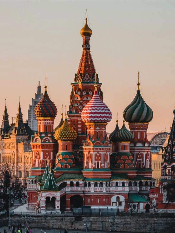 ребята, поздравляю с Днём России 🇷🇺

рассказываю историю этого праздника!

12 июня 1990 года была 