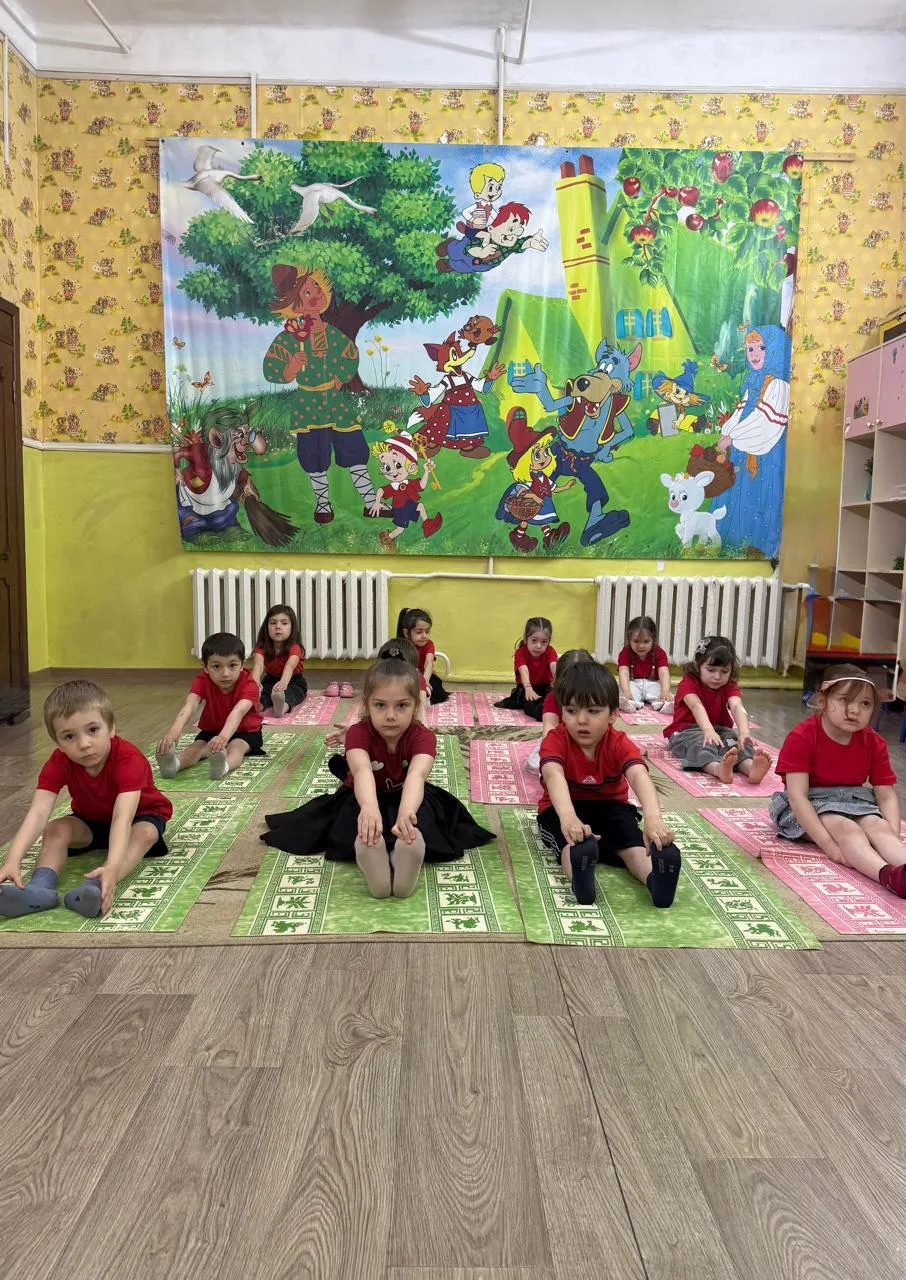 Игровой стретчинг в средней группе: "Веселые котята"