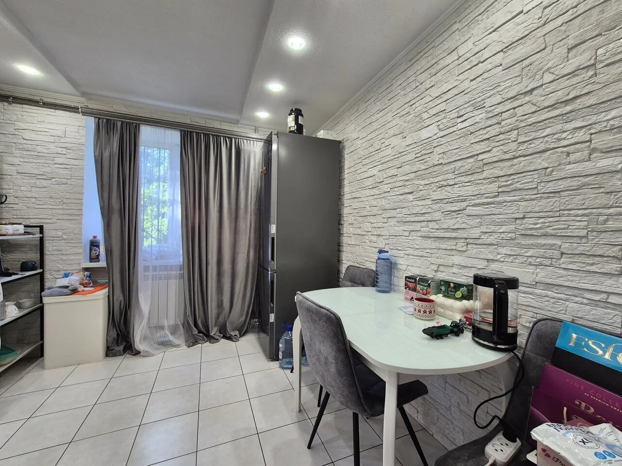 Продам 2-комнатную квартиру, 48 м², 2/5 эт. в Горловке, ул. Б. Димитрова, 48а