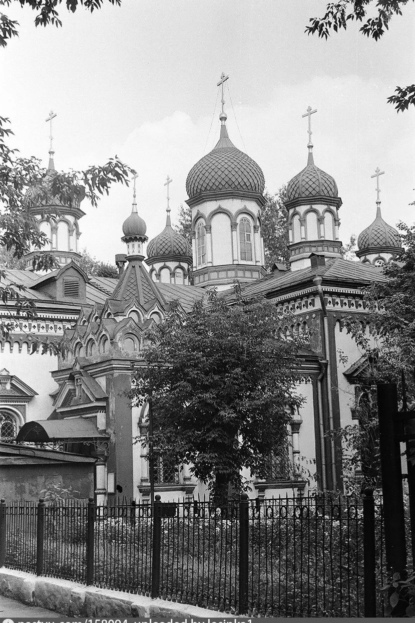 🏛 Нижегородский храм Николая Чудотворца попал в кадр

В объектив фотографа попал храм Святителя Ник