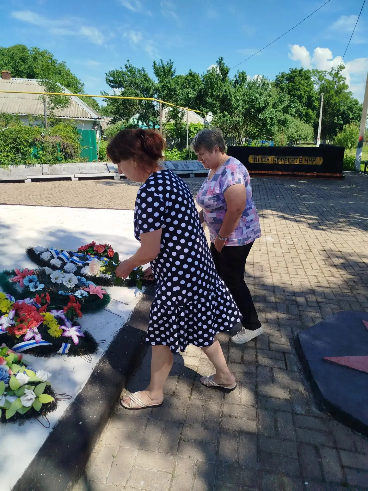 Сегодня, в День памяти и скорби, мы склоняем головы перед подвигом поколения Победителе...