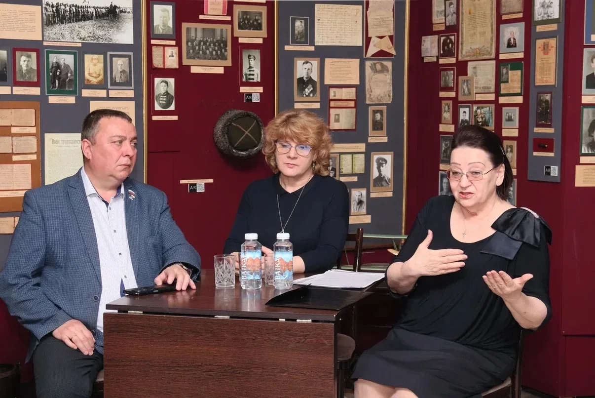 В городском краеведческом музее для старшеклассников гимназии №11 прошёл урок памяти «Без срока давн