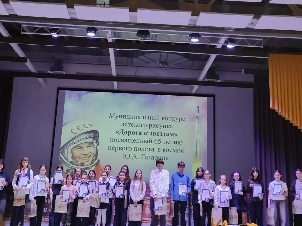 Космическая победа!🚀 Поздравляем Саргсян Алису, ученицу 3 "Д" класса, и её классного руководителя Ис