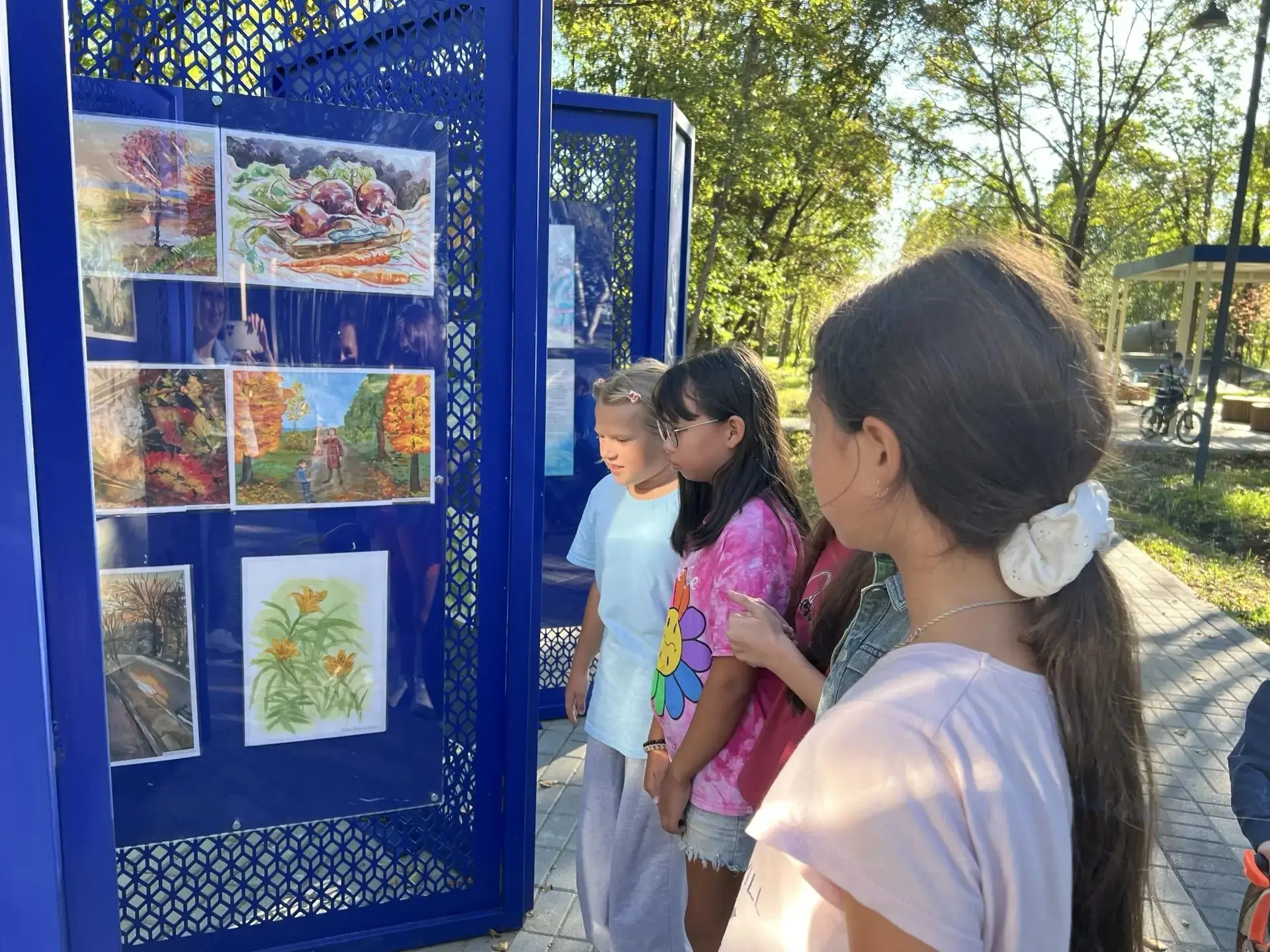 🍁В центральном парке села Камень-Рыболов открылась выставка «В краю родном…».