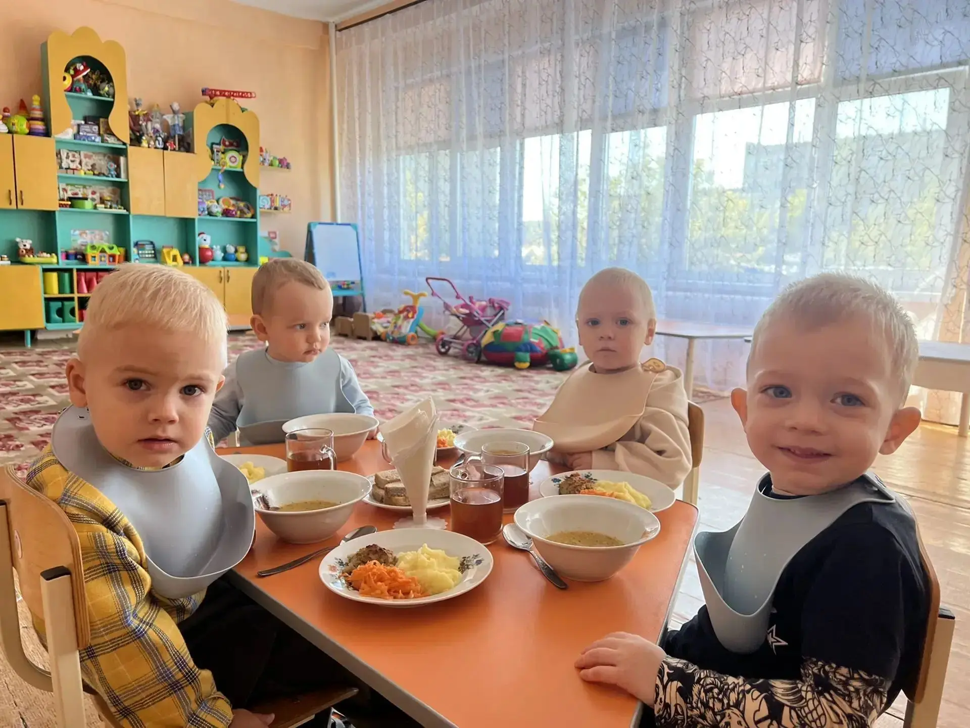 💙Как обедают наши «Капельки»?