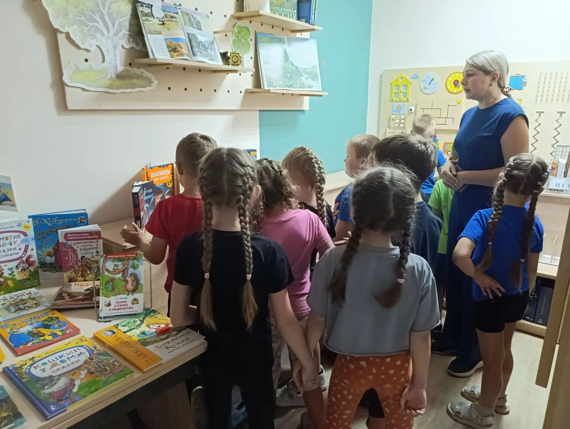 В преддверии дня физкультурника в старшей и подготовительной группе было по настоящему ...